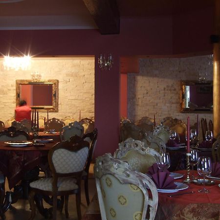 Hotel Royal Zalău Esterno foto
