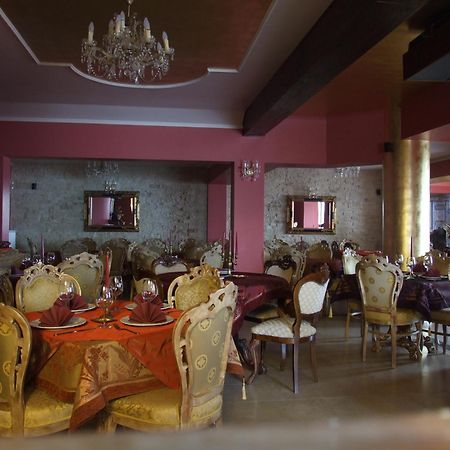 Hotel Royal Zalău Esterno foto