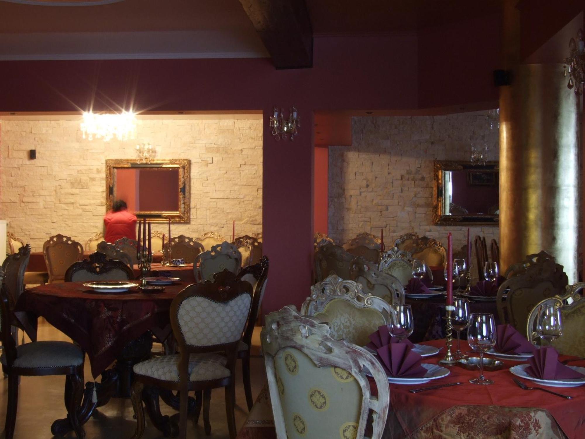 Hotel Royal Zalău Esterno foto