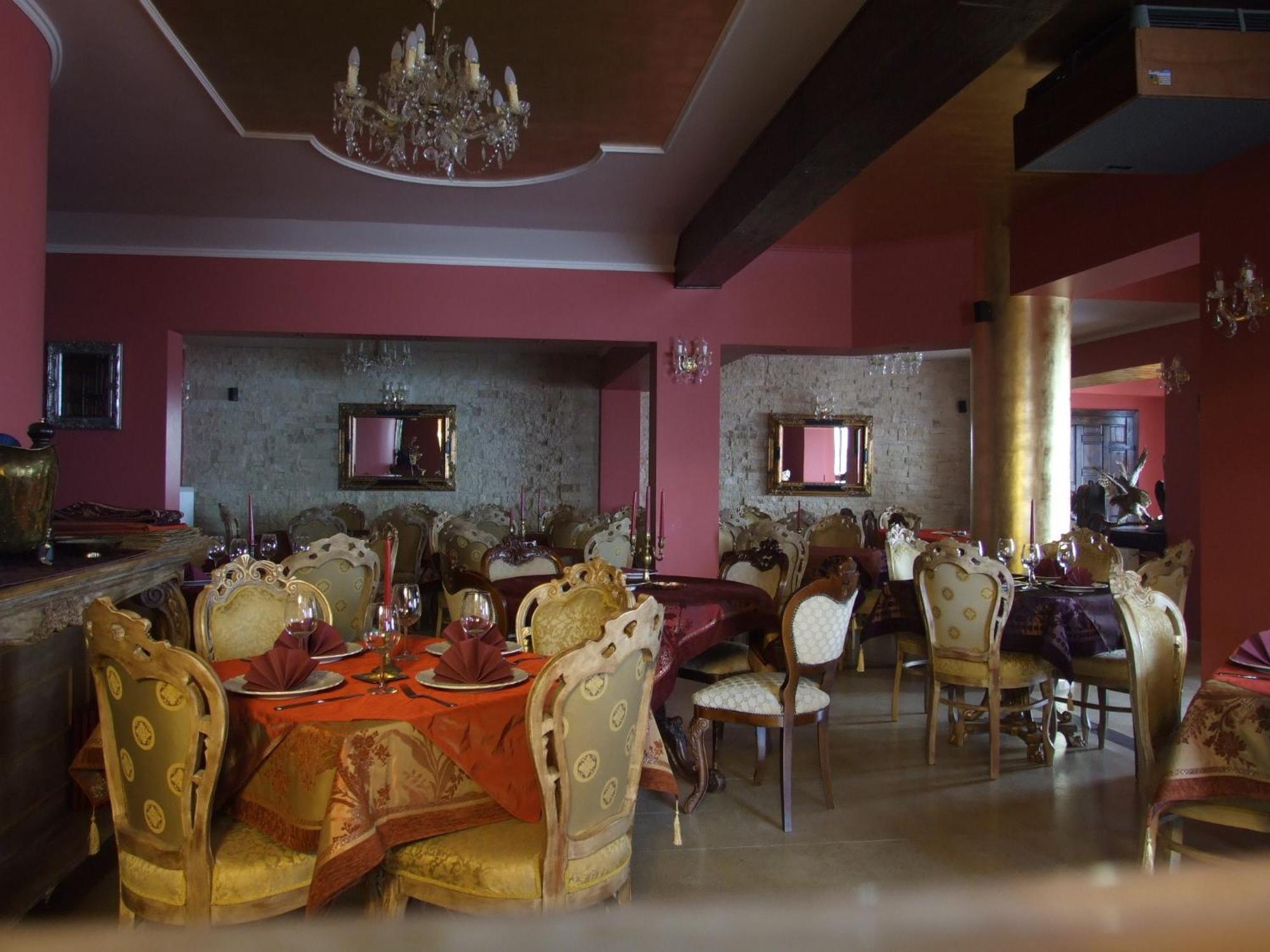 Hotel Royal Zalău Esterno foto