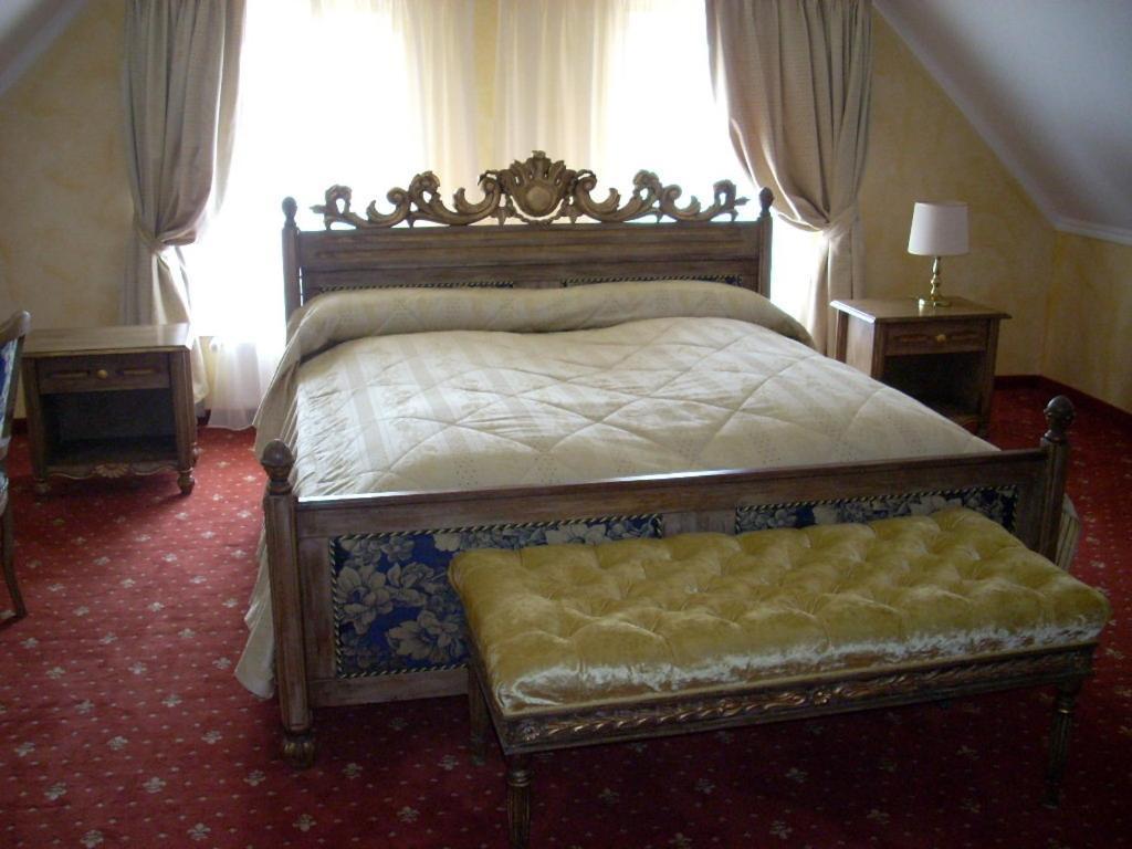 Hotel Royal Zalău Esterno foto