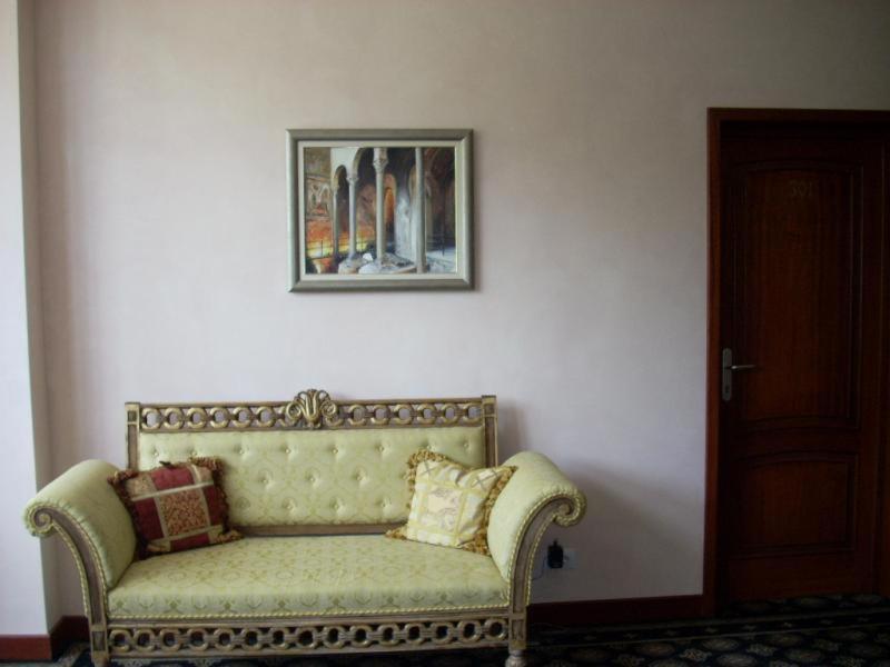 Hotel Royal Zalău Esterno foto