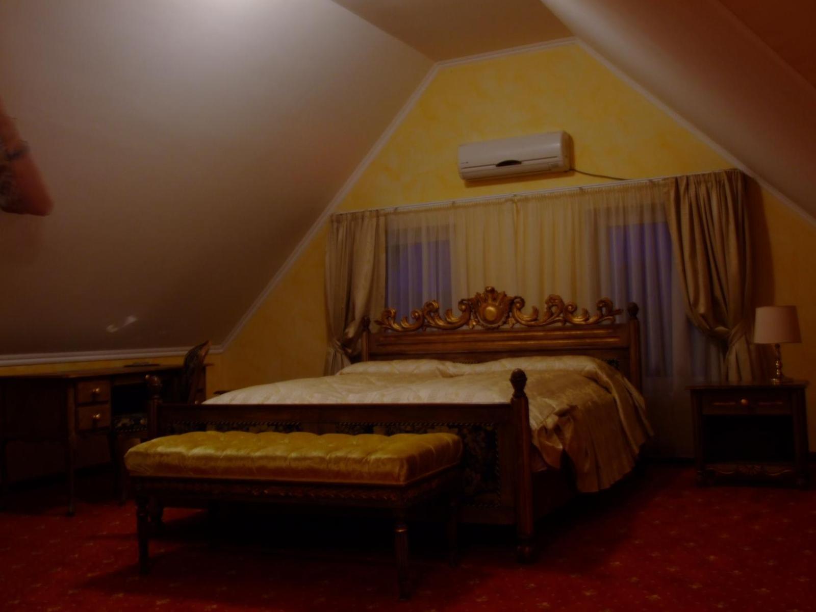 Hotel Royal Zalău Esterno foto