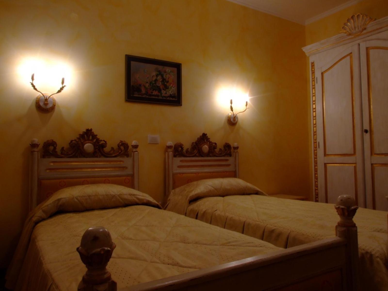 Hotel Royal Zalău Esterno foto