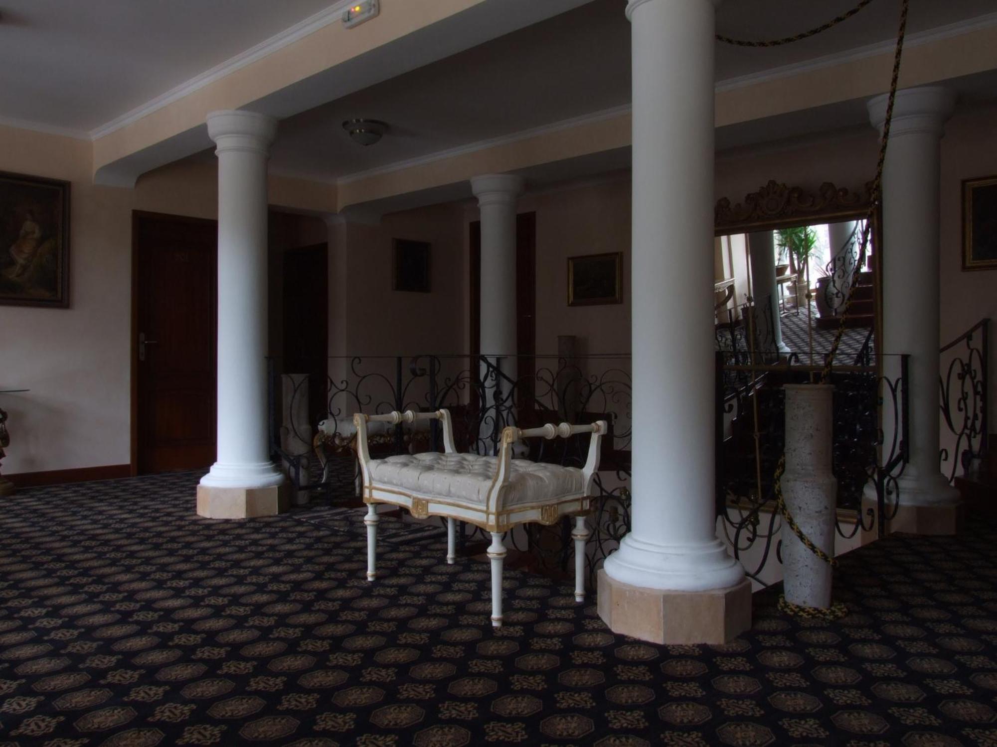 Hotel Royal Zalău Esterno foto