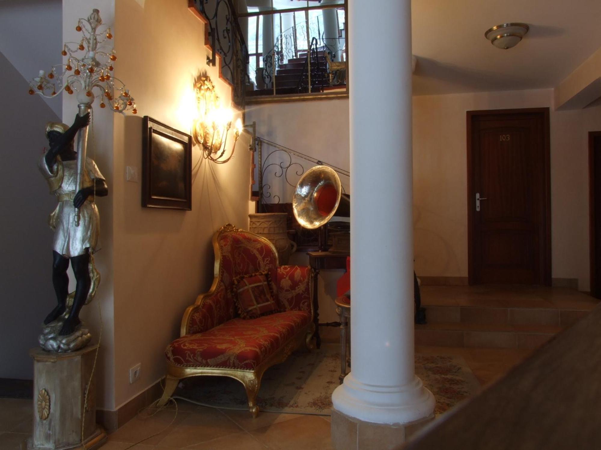 Hotel Royal Zalău Esterno foto