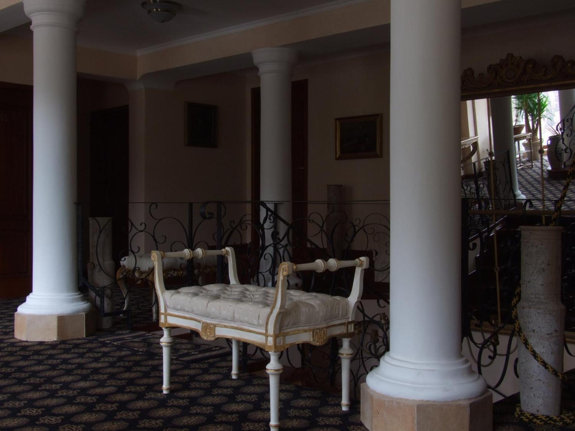 Hotel Royal Zalău Esterno foto