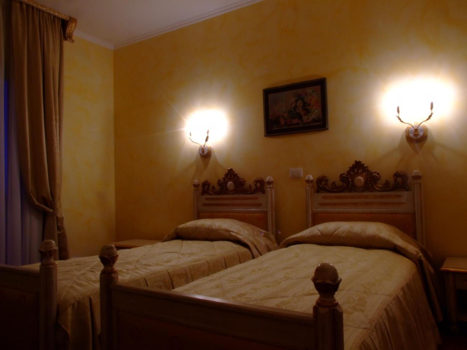 Hotel Royal Zalău Esterno foto