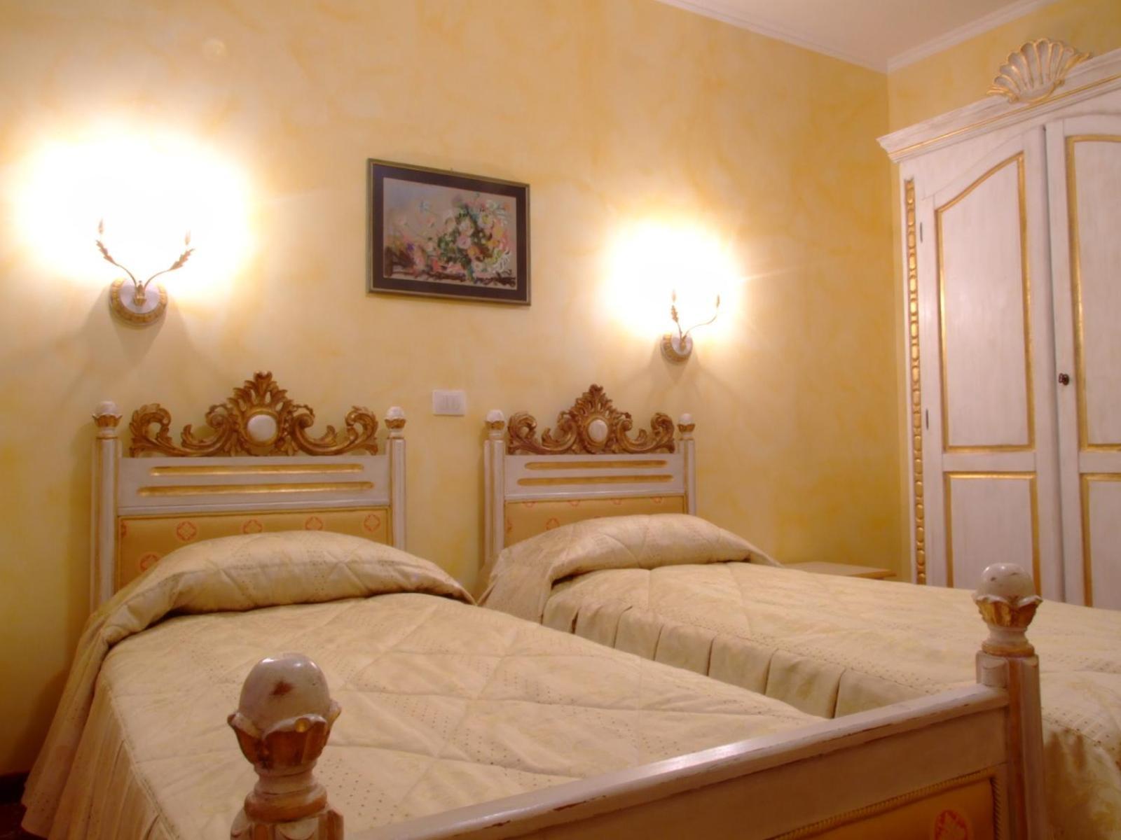 Hotel Royal Zalău Esterno foto