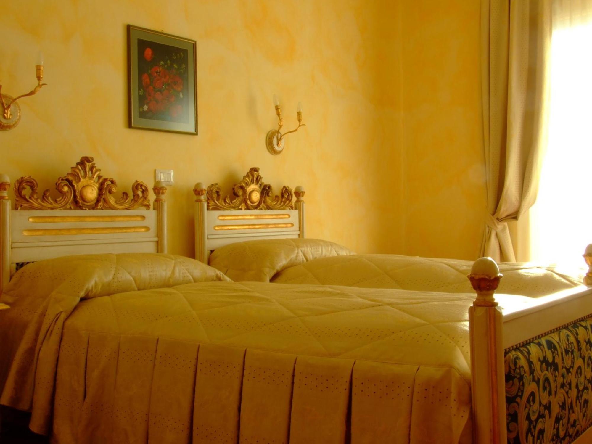 Hotel Royal Zalău Esterno foto