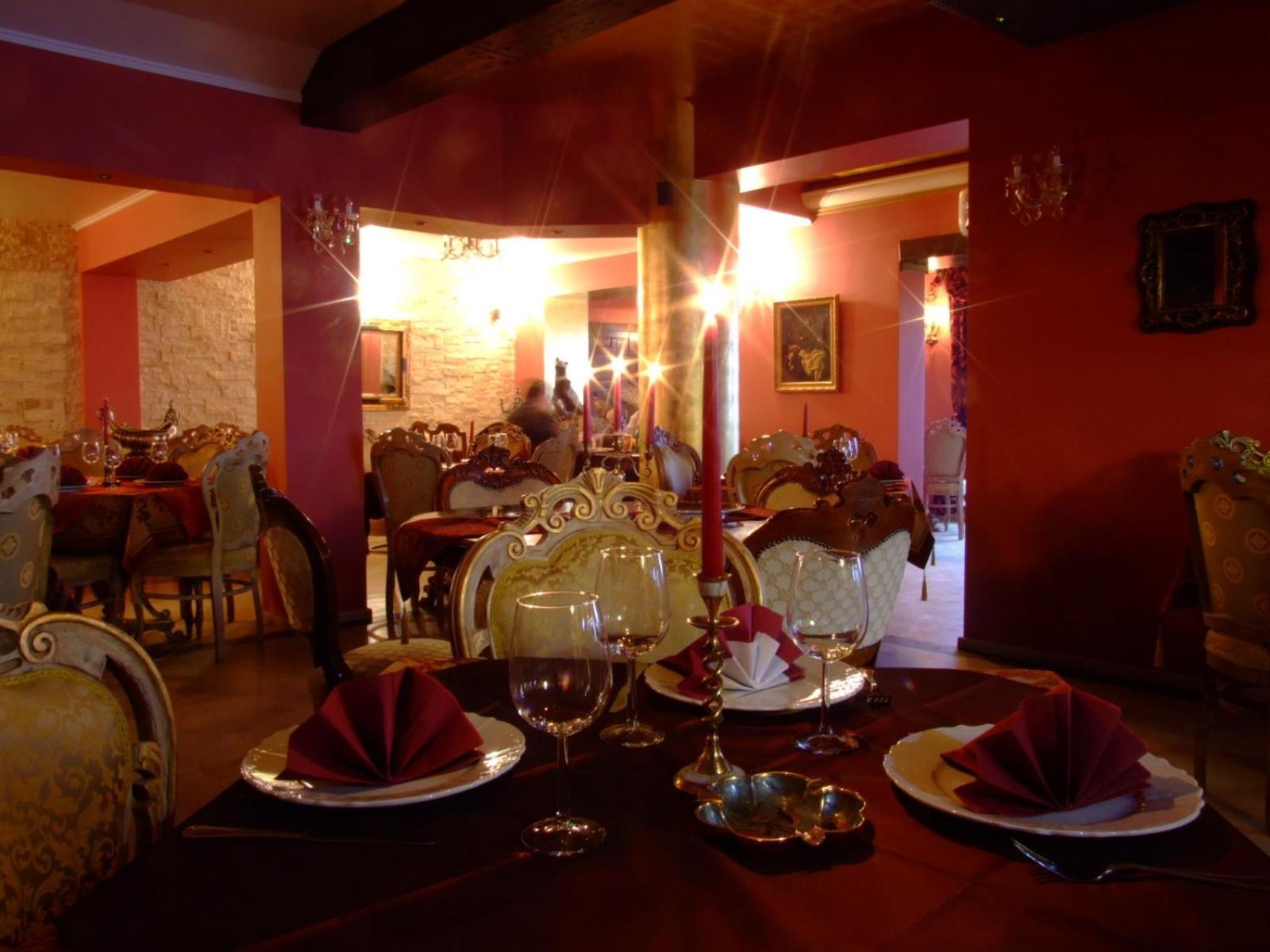 Hotel Royal Zalău Esterno foto