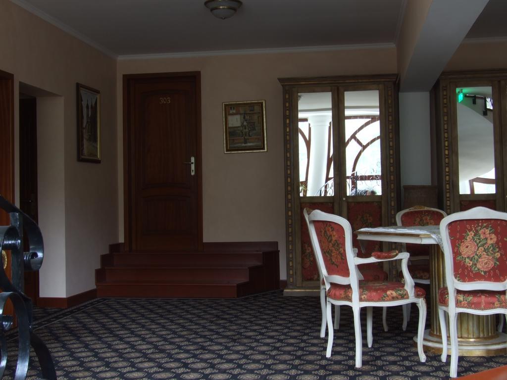 Hotel Royal Zalău Esterno foto