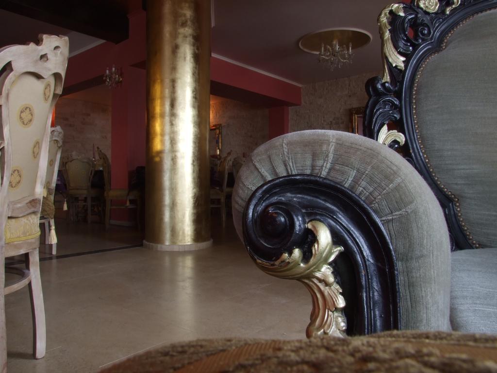 Hotel Royal Zalău Esterno foto
