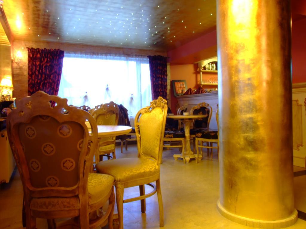 Hotel Royal Zalău Esterno foto