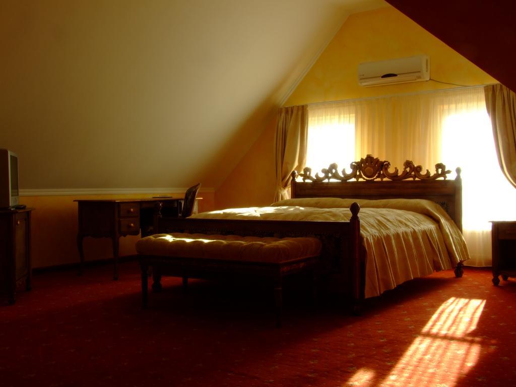 Hotel Royal Zalău Esterno foto
