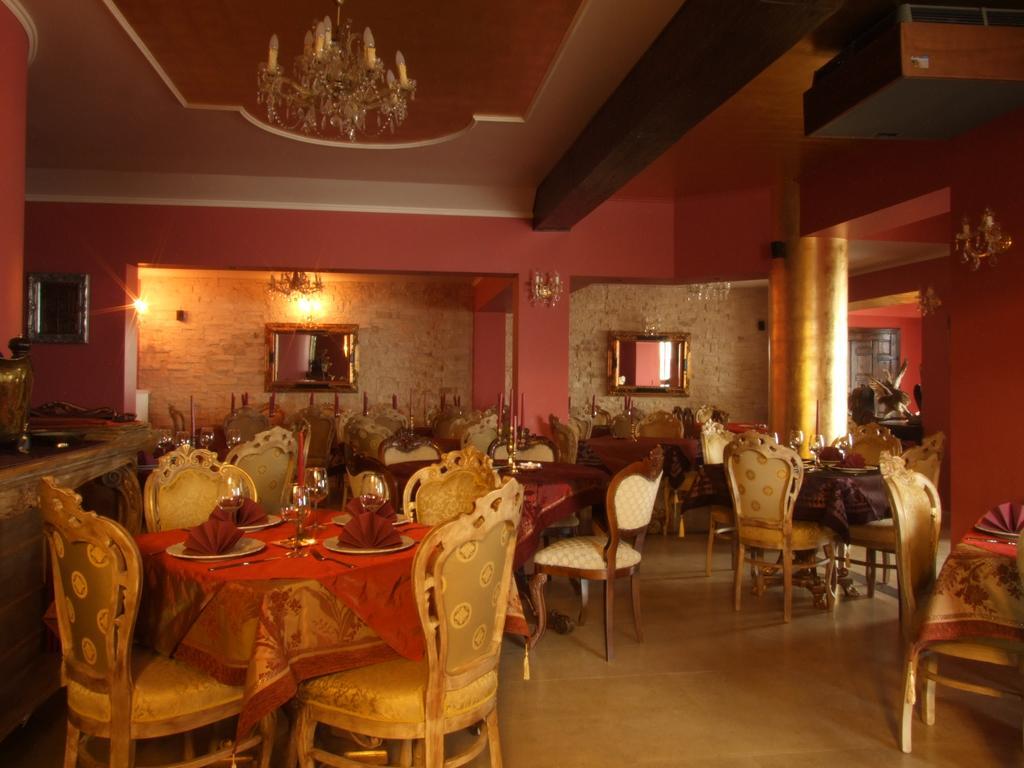Hotel Royal Zalău Esterno foto