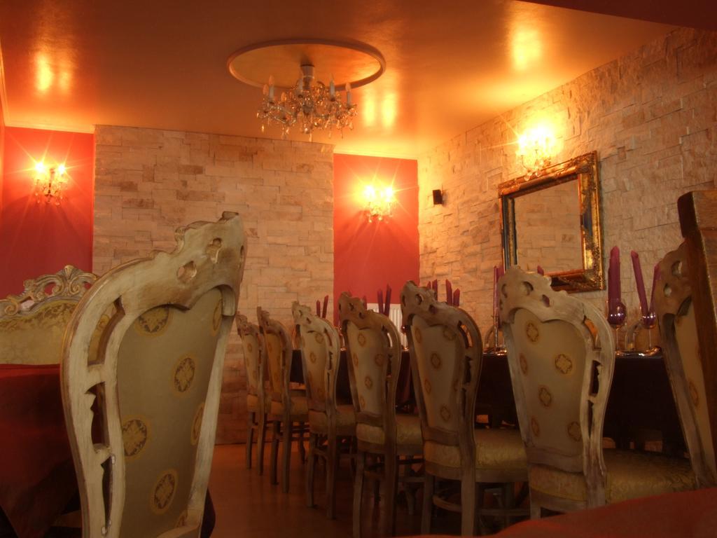 Hotel Royal Zalău Esterno foto